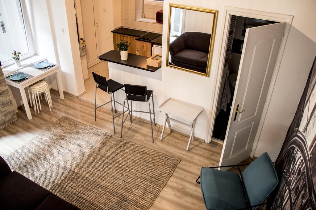 Romeo'S Apartment Budapest Room photo